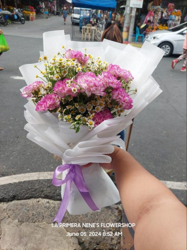 carnation 10pcs w_ chamomile php1500