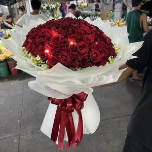 100 pcs red roses