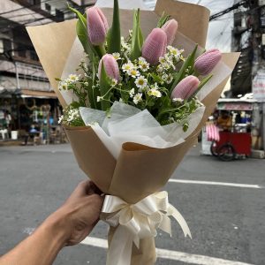 6 pcs Tulips with Chamomile