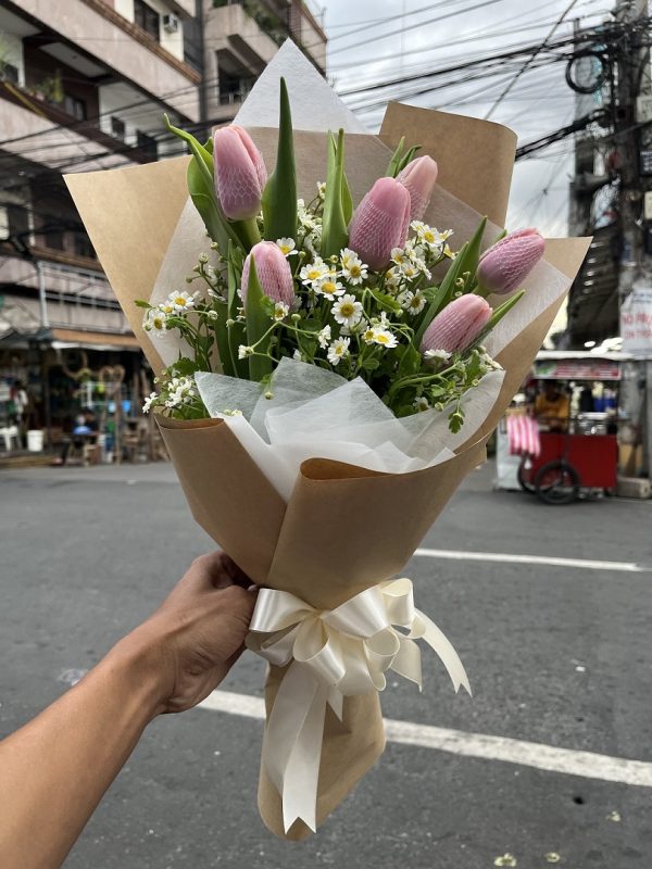 6 pcs Tulips with Chamomile